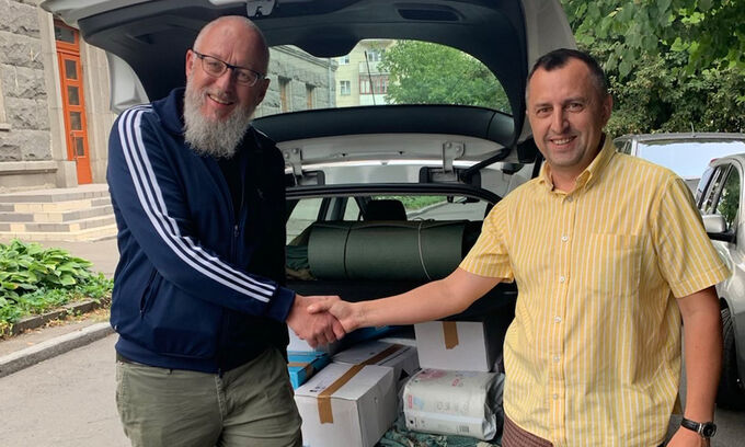 Photo of two men shaking hands.