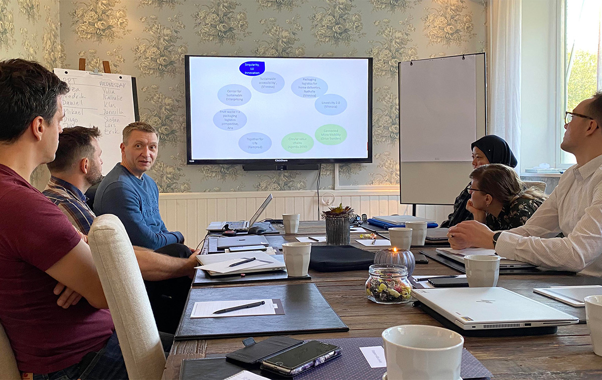 six people having a conversation in a conference room. Photo. 